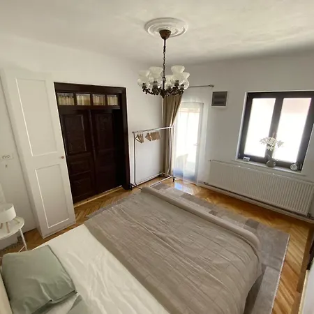 Hébergement de vacances Old Traditional Courtyard House Braşov