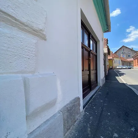Old Traditional Courtyard House * Braşov