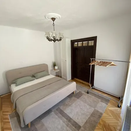 Old Traditional Courtyard House Hébergement de vacances