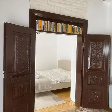 Old Traditional Courtyard House Hébergement de vacances Braşov