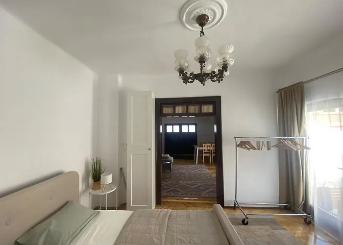 Old Traditional Courtyard House