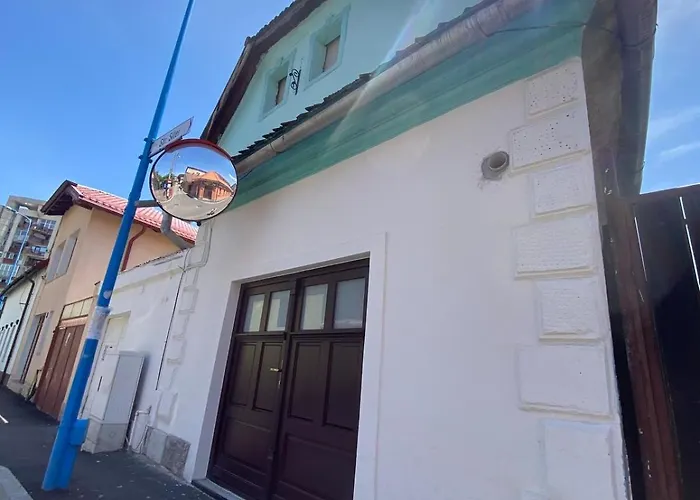 Old Traditional Courtyard House * Braşov